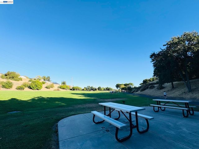 2600 Yorkshire Dr, Antioch, CA 94531