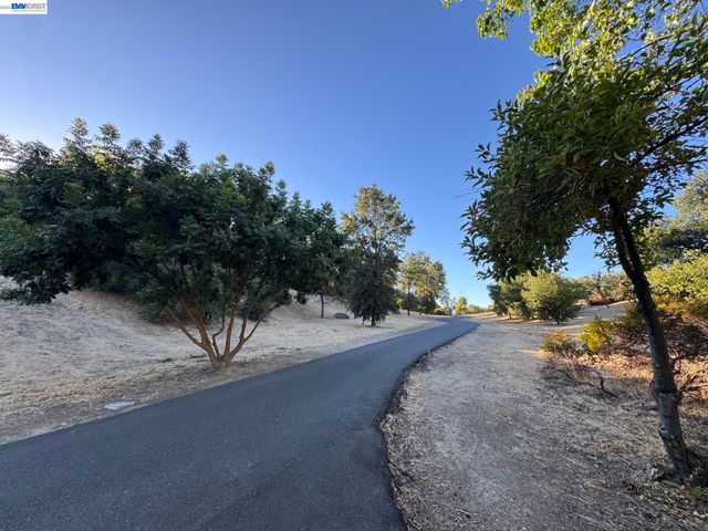 2600 Yorkshire Dr, Antioch, CA 94531