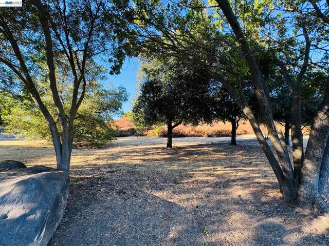 2600 Yorkshire Dr, Antioch, CA 94531