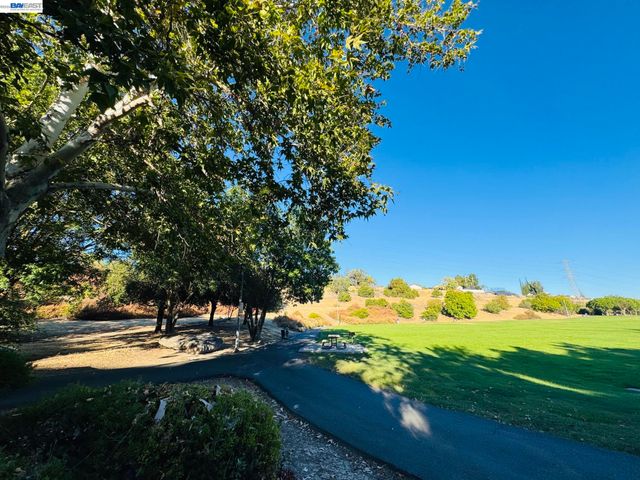 2600 Yorkshire Dr, Antioch, CA 94531