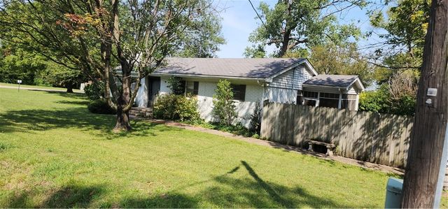 111 E Helena, Siloam Springs, AR 72761