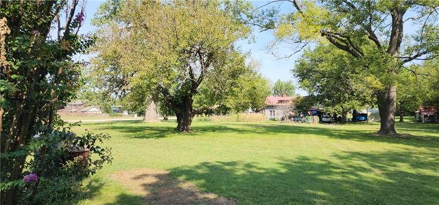 111 E Helena, Siloam Springs, AR 72761