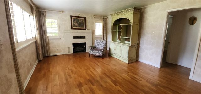 111 E Helena, Siloam Springs, AR 72761