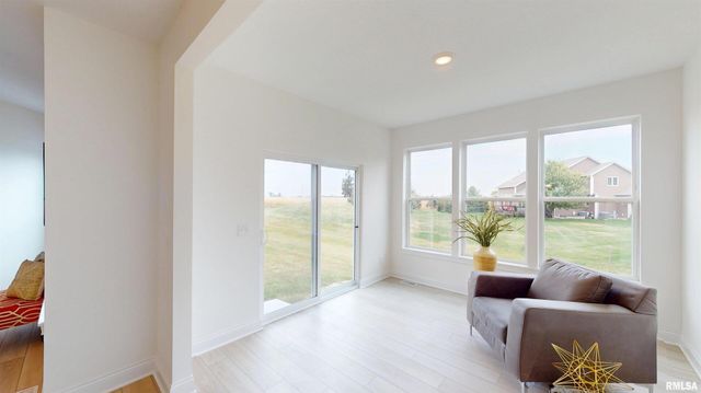 5925 BUTTERFIELD Drive, Bettendorf, IA 52722