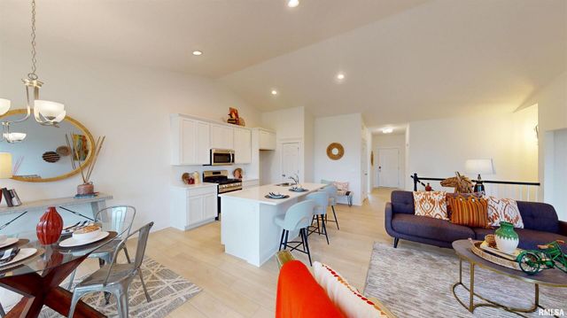 5925 BUTTERFIELD Drive, Bettendorf, IA 52722