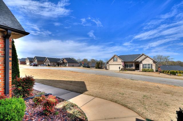 602 E Dateria Way, Inman, SC 29349