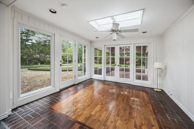 626 Rocky River Road, Houston, TX 77056