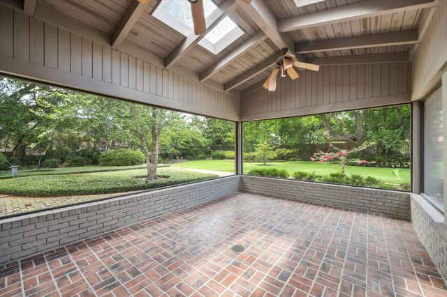 626 Rocky River Road, Houston, TX 77056