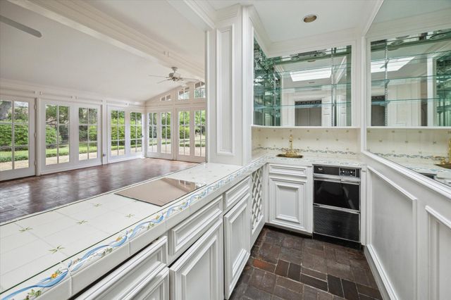 626 Rocky River Road, Houston, TX 77056