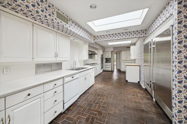 626 Rocky River Road, Houston, TX 77056