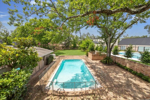 626 Rocky River Road, Houston, TX 77056