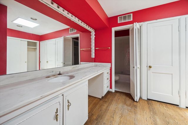 626 Rocky River Road, Houston, TX 77056