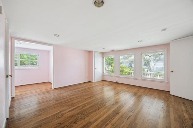 626 Rocky River Road, Houston, TX 77056