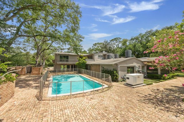 626 Rocky River Road, Houston, TX 77056