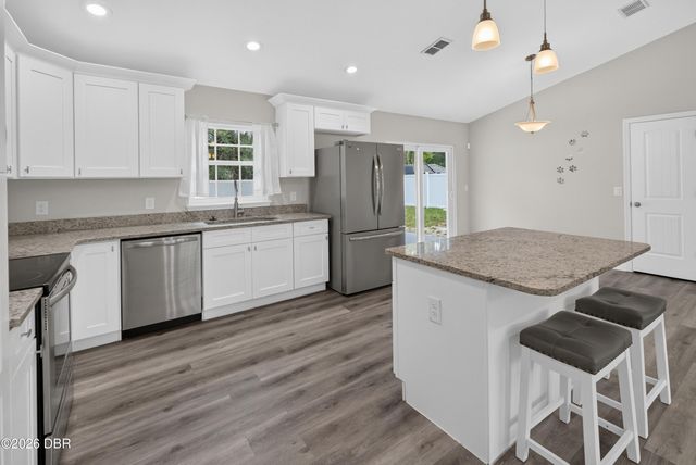 1405 E Voorhis Avenue, Deland, FL 32724
