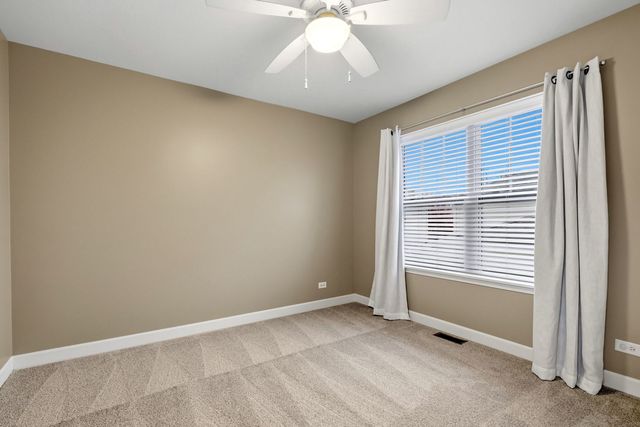 2843 Sweet Clover Way, Wauconda, IL 60084