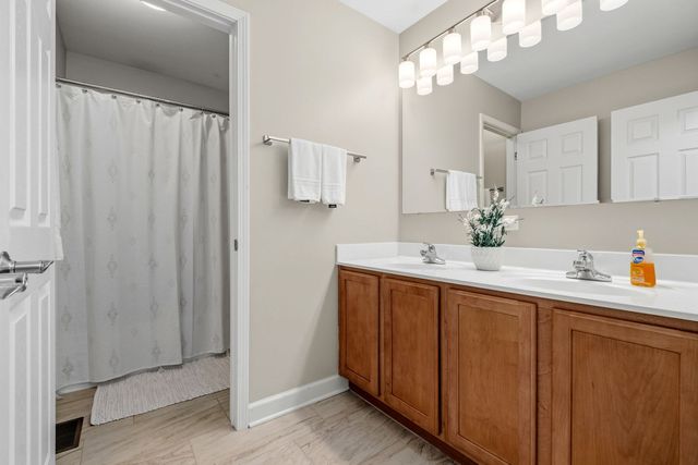 2843 Sweet Clover Way, Wauconda, IL 60084