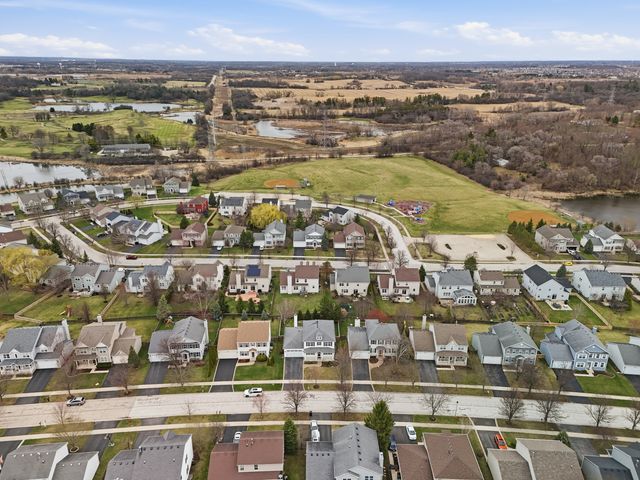 2843 Sweet Clover Way, Wauconda, IL 60084