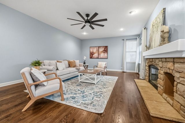 2843 Sweet Clover Way, Wauconda, IL 60084