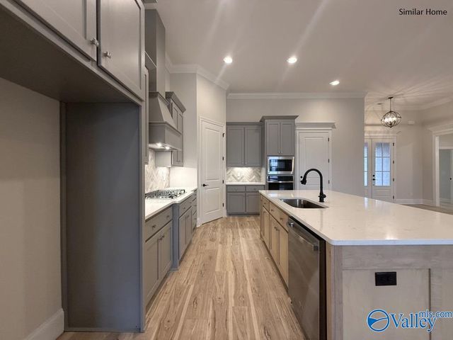 Edmonton - B Avondale Drive, Athens, AL 35613