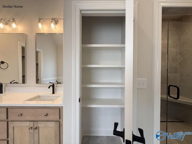 Edmonton - B Avondale Drive, Athens, AL 35613