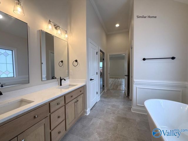 Edmonton - B Avondale Drive, Athens, AL 35613