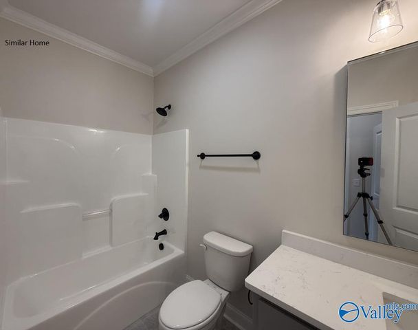 Edmonton - B Avondale Drive, Athens, AL 35613