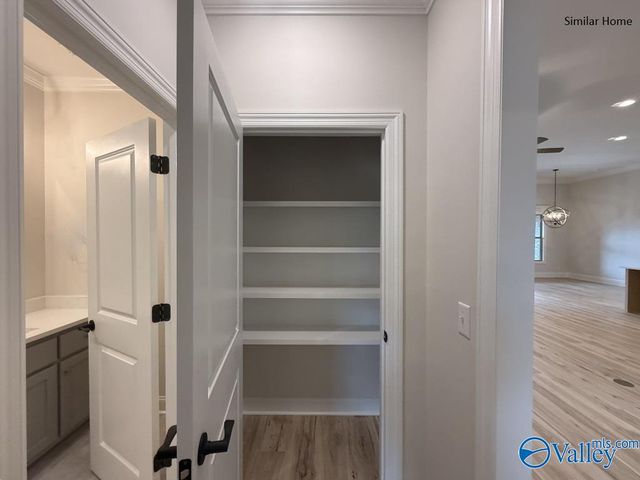 Edmonton - B Avondale Drive, Athens, AL 35613