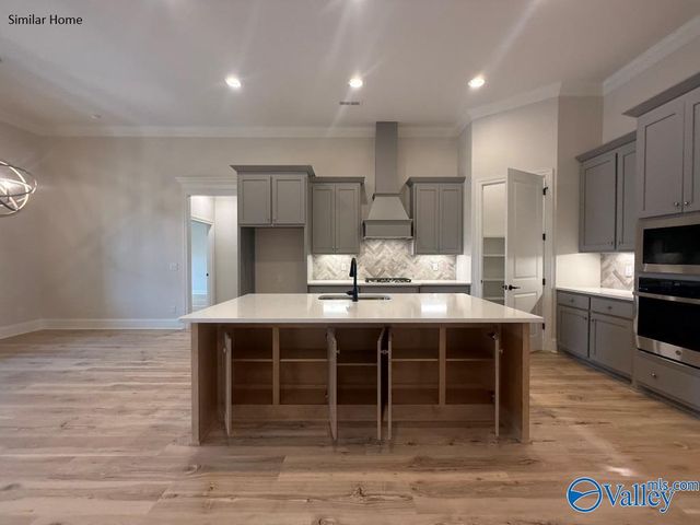 Edmonton - B Avondale Drive, Athens, AL 35613