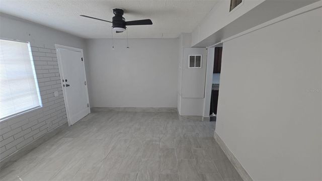 1011 NE 2ND STREET, Mulberry, FL 33860