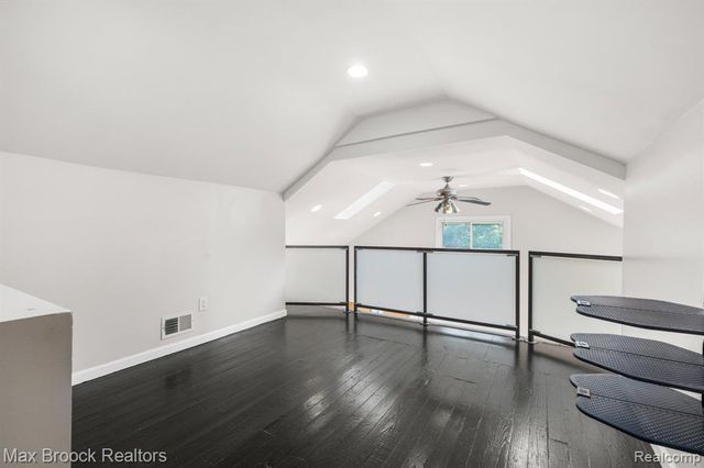 520 E Hazelhurst Street, Ferndale, MI 48220