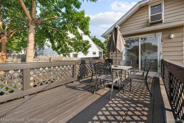 520 E Hazelhurst Street, Ferndale, MI 48220