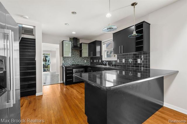 520 E Hazelhurst Street, Ferndale, MI 48220