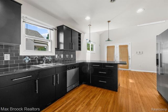 520 E Hazelhurst Street, Ferndale, MI 48220