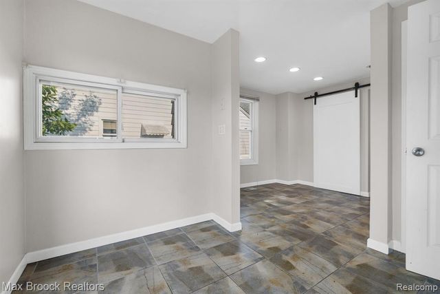 520 E Hazelhurst Street, Ferndale, MI 48220