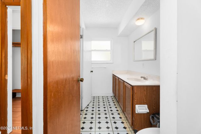 8080 IBACH Road, Jacksonville, FL 32216