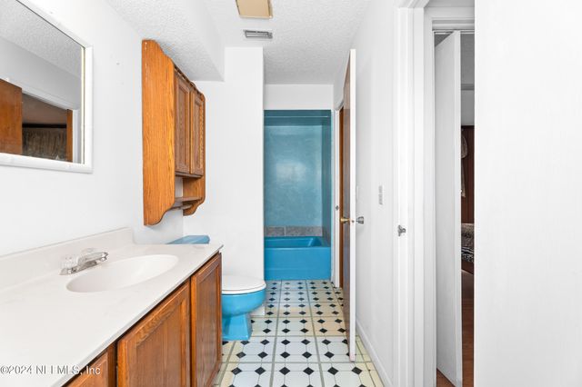 8080 IBACH Road, Jacksonville, FL 32216