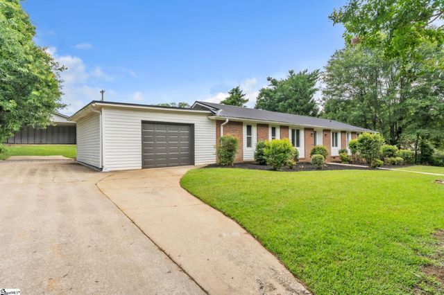 107 Carriage Lane, Simpsonville, SC 29681
