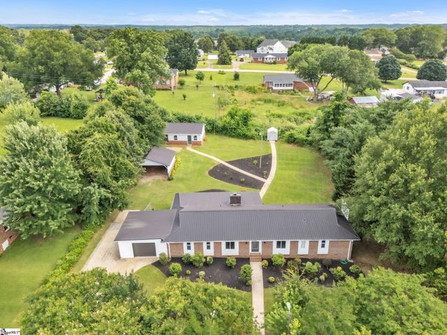 107 Carriage Lane, Simpsonville, SC 29681