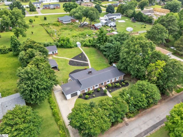 107 Carriage Lane, Simpsonville, SC 29681