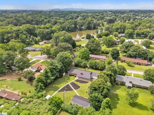 107 Carriage Lane, Simpsonville, SC 29681