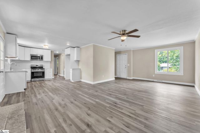 107 Carriage Lane, Simpsonville, SC 29681