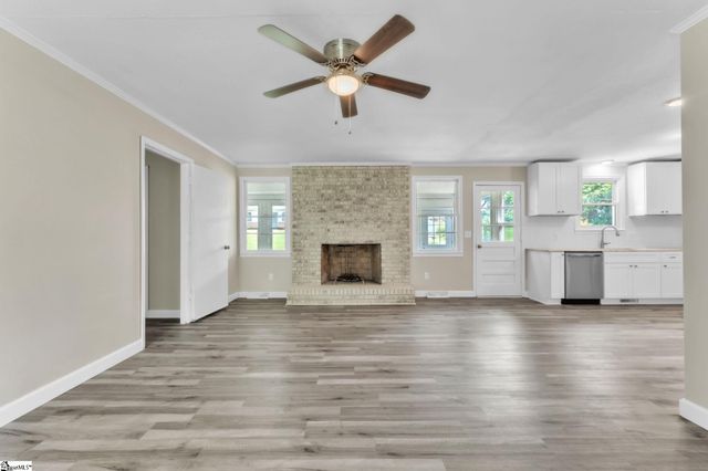 107 Carriage Lane, Simpsonville, SC 29681