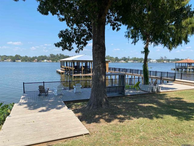 7522 False River Rd, Oscar, LA 70762