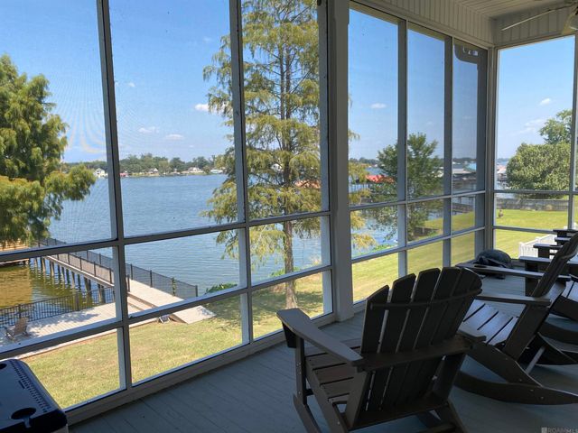 7522 False River Rd, Oscar, LA 70762