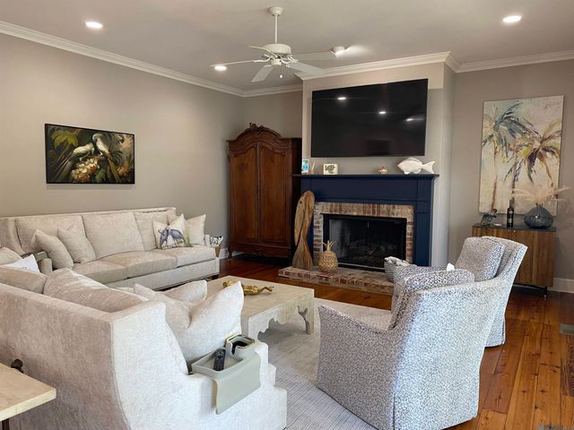 7522 False River Rd, Oscar, LA 70762