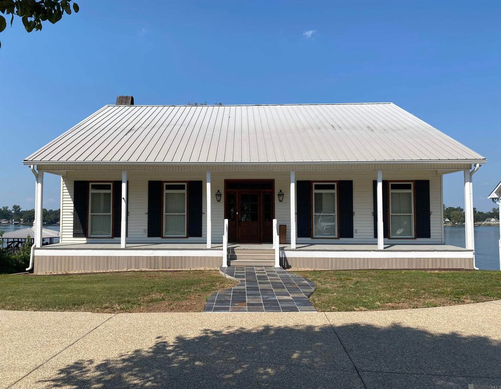 7522 False River Rd, Oscar, LA 70762