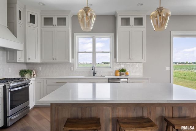 6654 Meghan Avenue, Bettendorf, IA 52722