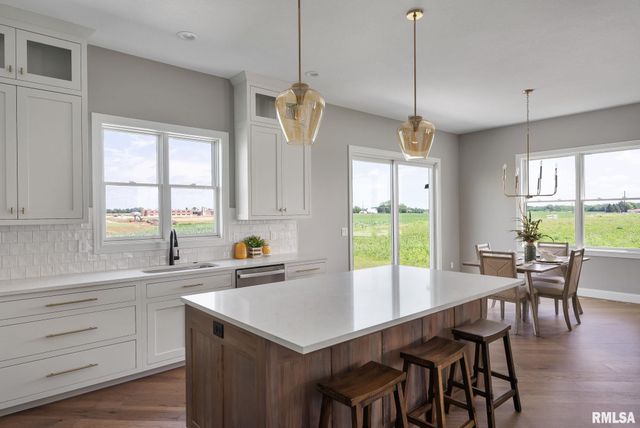 6654 Meghan Avenue, Bettendorf, IA 52722