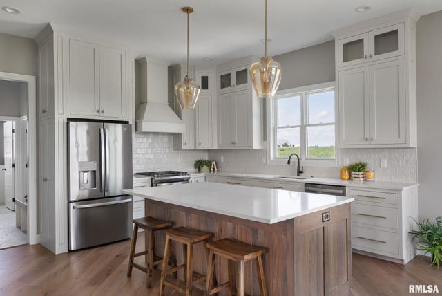 6654 Meghan Avenue, Bettendorf, IA 52722